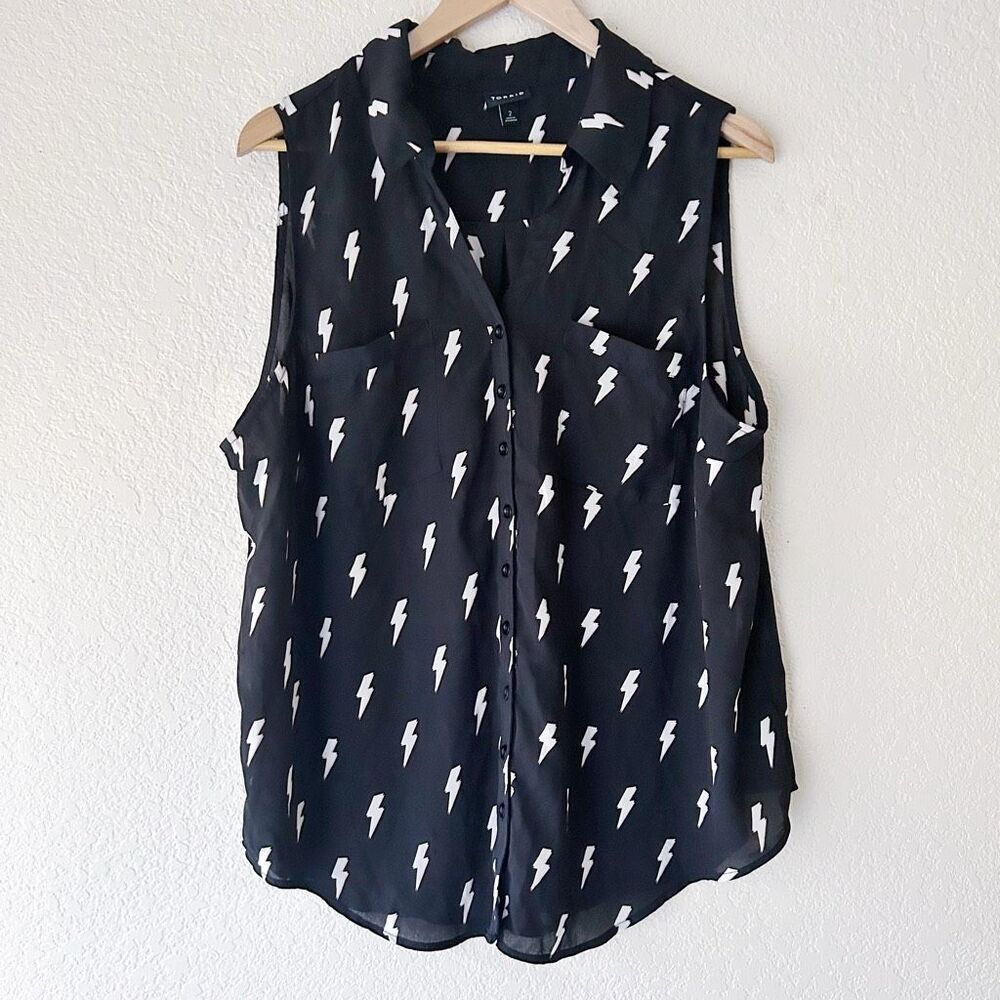 Torrid Black and White Thunder Bolt Print Sleeveless Button Up Plus Size 2